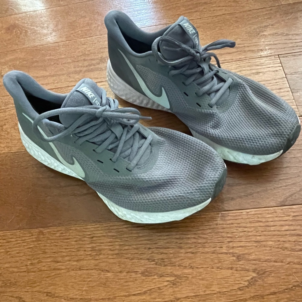 Men’s Nike shoes